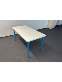 Kancelářský bílý stůl Ikea LINNMON - modré nohy