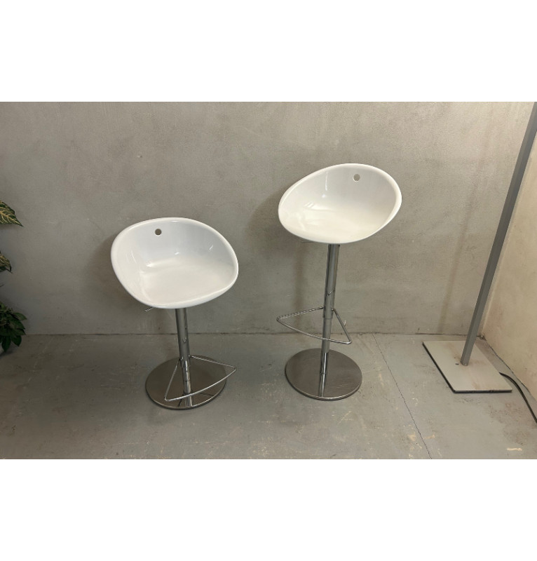 Barová židle bílé barvy Pedrali
