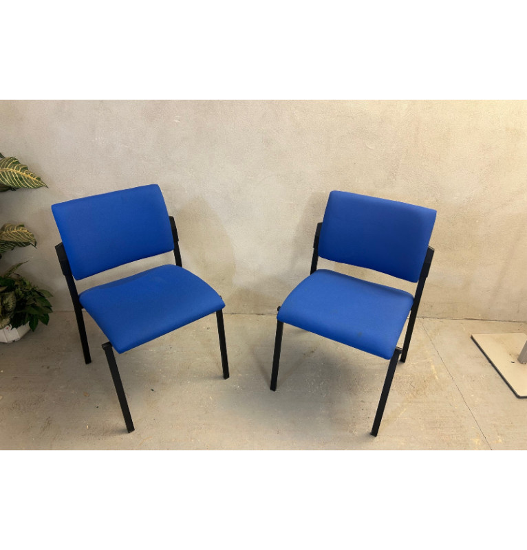 Kancelářská modrá stohovatelná židle