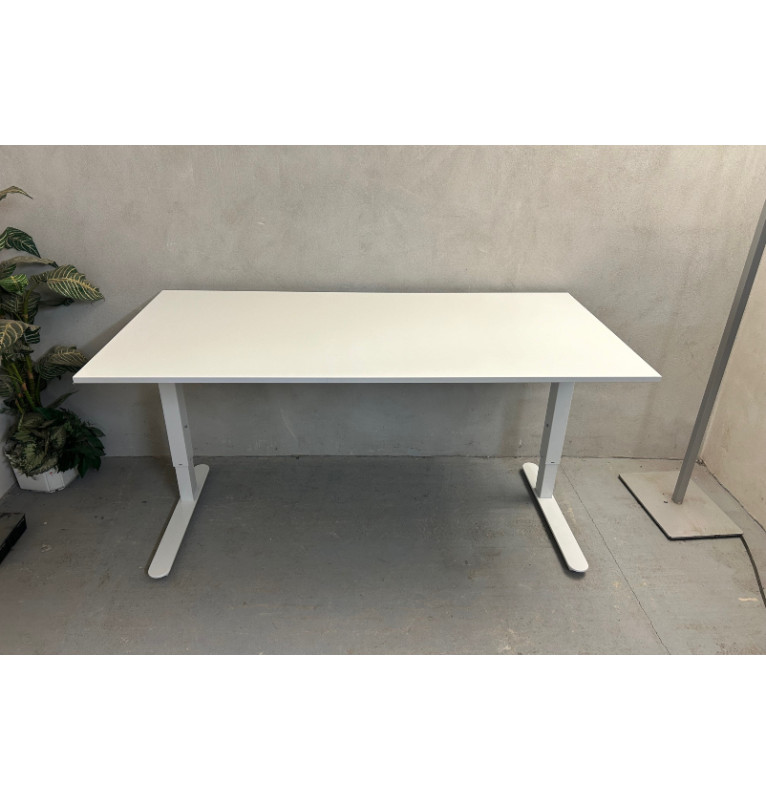Kancelársky PC stôl v bielom dekore - JYSK