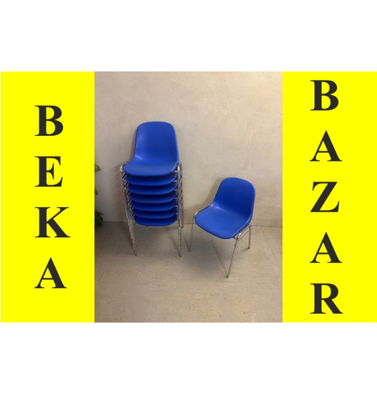 Kancelářská židle modré barvy , plastová