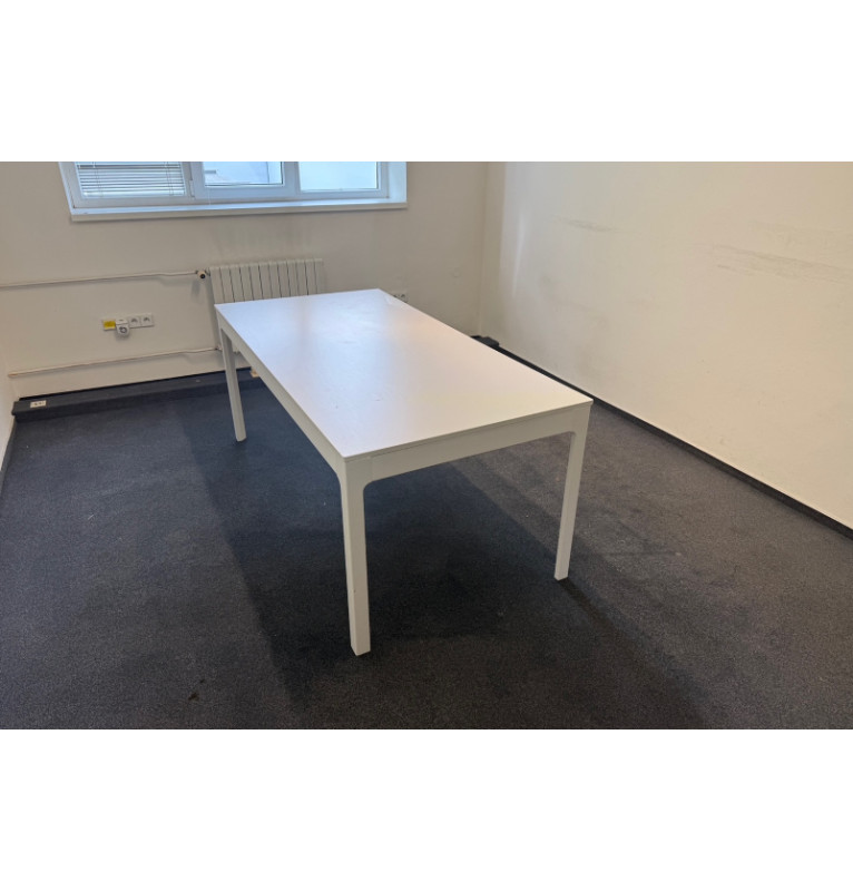 Kancelářský nastavitelný stůl dřevěný - Ikea - bílý