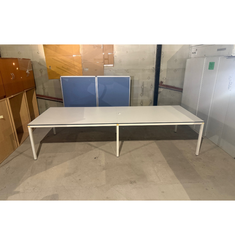 Kancelářský bílý zasedací stůl