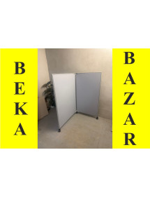 Šedá kancelářská zástěna (paravan) na kolečkách