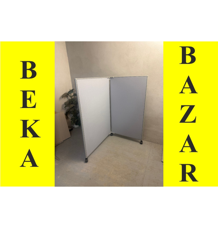 Šedá kancelárska zástena (paravan) na kolieskach