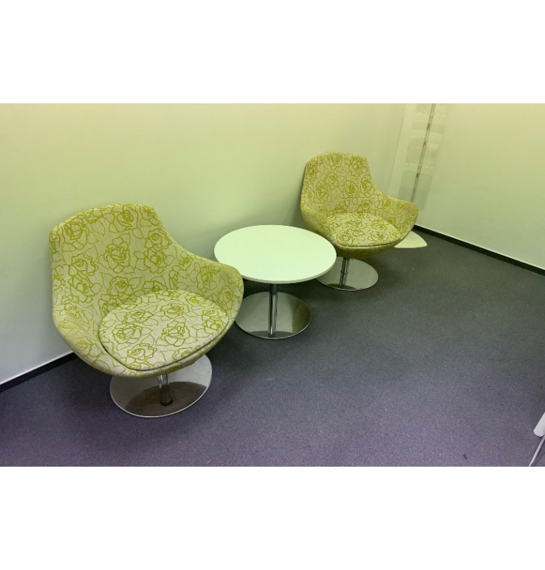 Set křesel s kulatým bílým stolkem