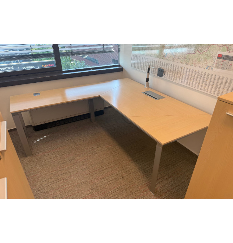 Kancelářský pc stůl L - světlý dekor + elektrika