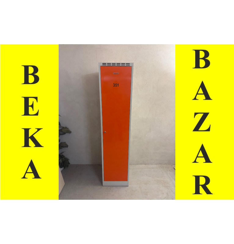 Plechová šatní skříň - oranžová barva