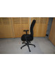 Koliesková kancelárska stolička v čiernej farbe