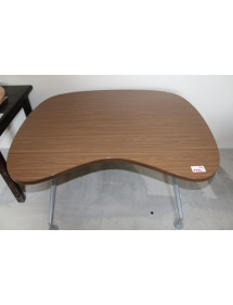 Menšie kancelársky ergonomický stôl
