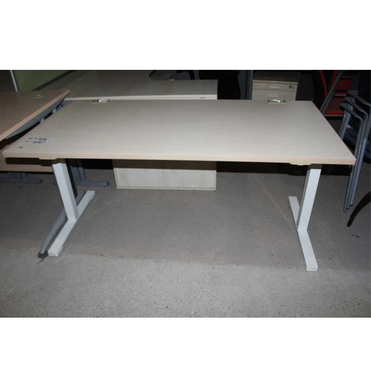 Kancelářské stoly od výrobce MDD