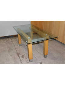 Dizajnový stôl s pevnou konštrukciou a sklom