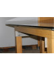 Designový stůl s pevnou konstrukcí a sklem