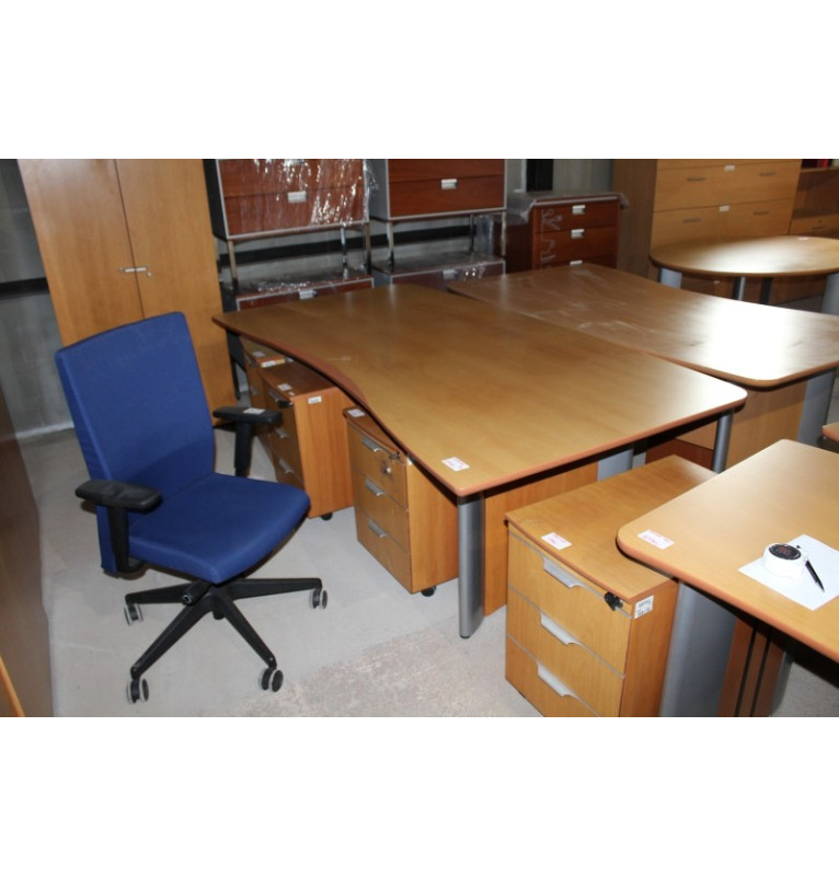 Velký kancelářský pracovní stůl Steelcase