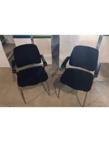 Kancelářská přísedící židle černá s područkama