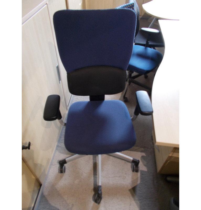 Koliesková stolička Steelcase modrá